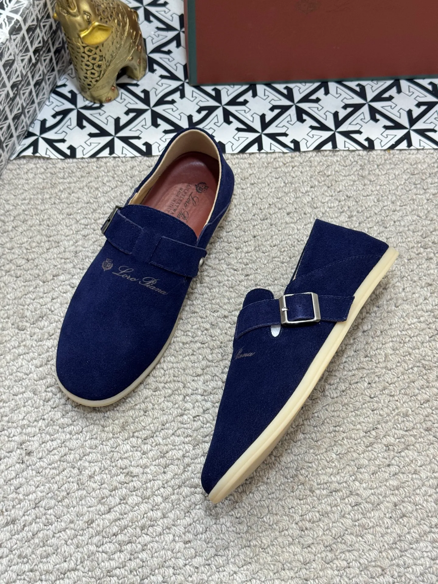 Men's men's shoes 💰420 [New style] 🍓🍓Loro Piana - LP's new moccasin shoes are made of water-repellent treated suede uppers with rubber soles, a classic. The complex craftsmanship and meticulous structure make the shoes light and soft, allowing you to walk comfortably and freely. Perfect for wearing at the beach or out in the water during the summer. Size: 38-44 (45 customized